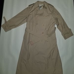 Women's London Fog trench coat size 6 petite